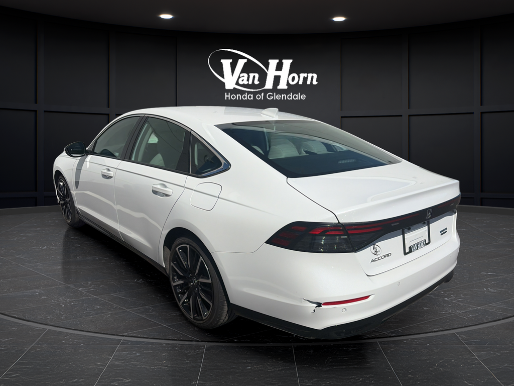 Certified Used 2025 Platinum White Honda Touring image 5