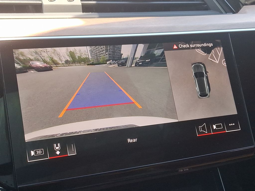 2024 Audi Q8 e-tron Premium Plus 18