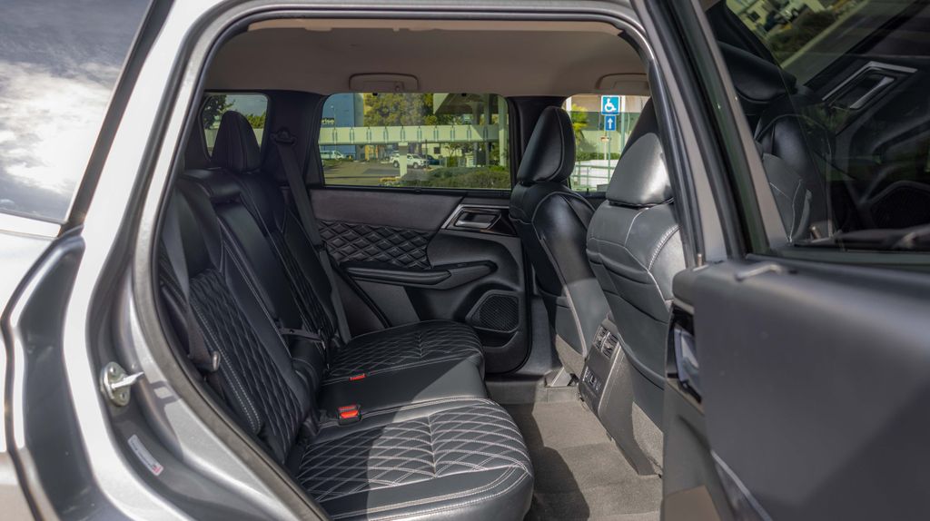 Used 2024 Mitsubishi Outlander SEL 4D Sport Utility