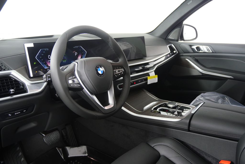 Thumbnail: 2026 BMW X5 - 13