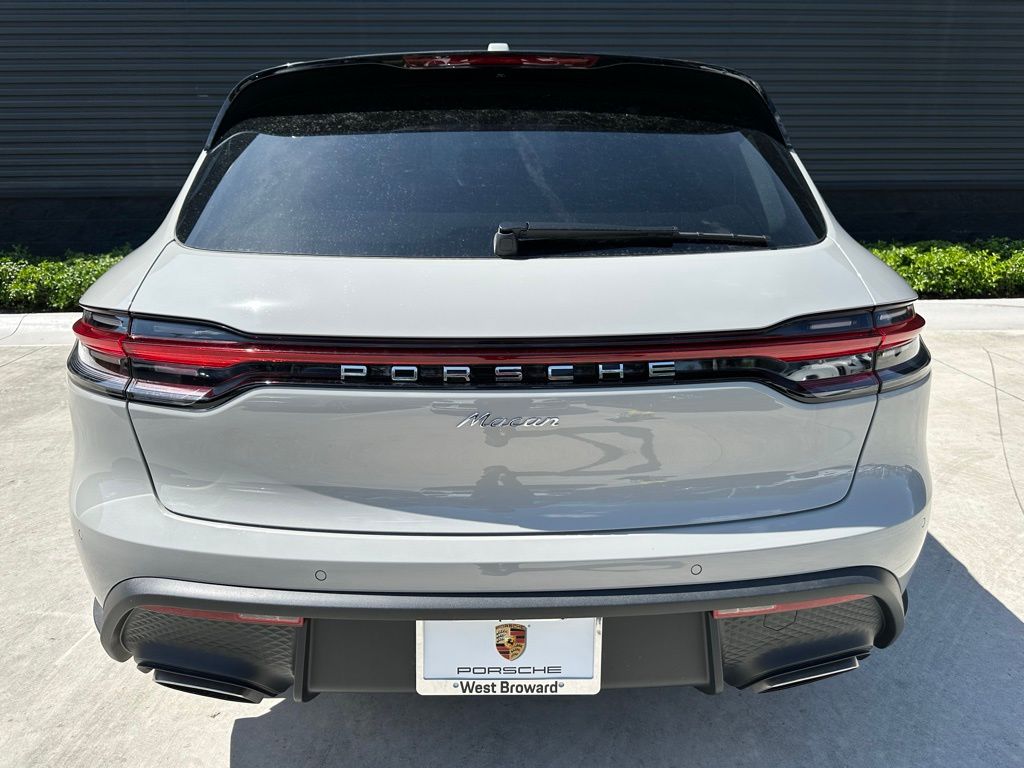 2025 Porsche Macan  11