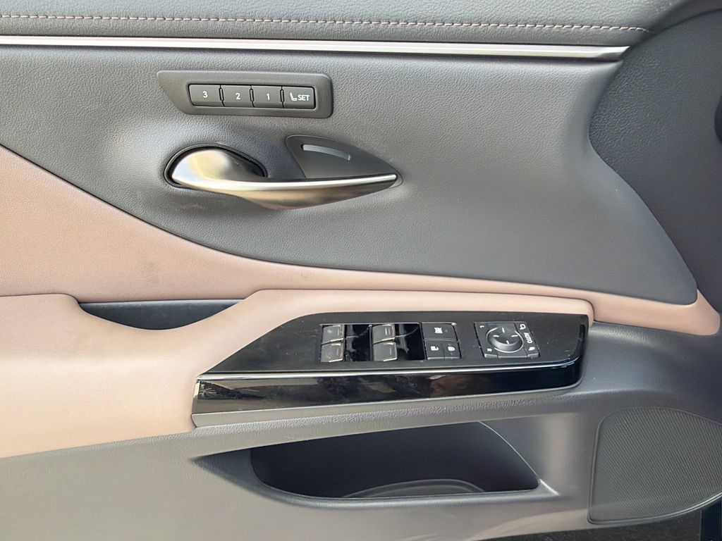 Thumbnail: 2024 Lexus ES - 29