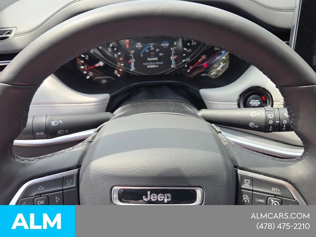 Used 2025 Silver Jeep Limited image 23