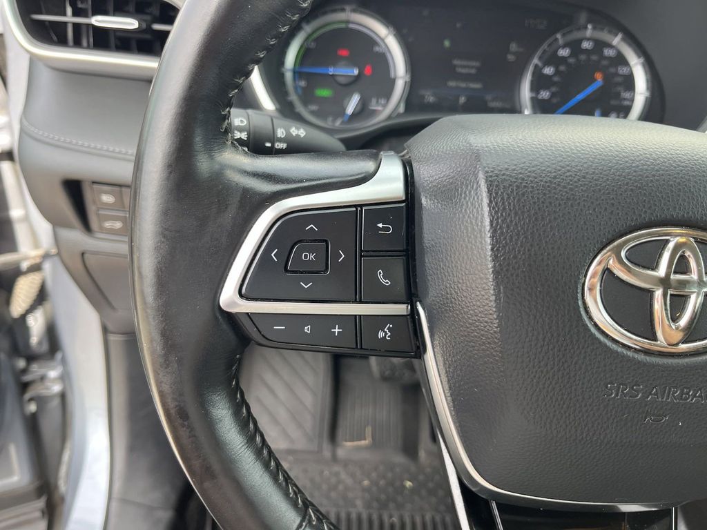 2021 Toyota Highlander Hybrid XLE 30