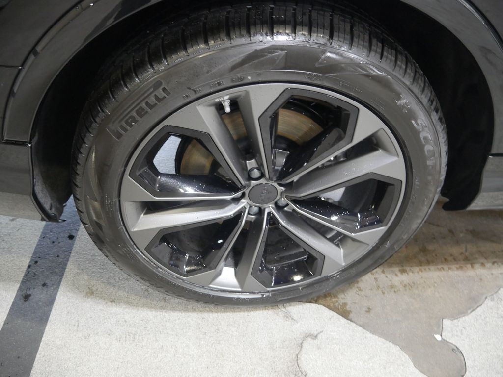 Thumbnail: 2026 Audi Q7 - 14