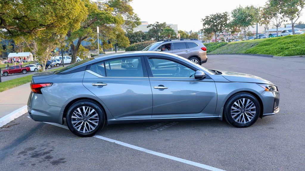 Used 2023 Nissan Altima 2.5 SV 4D Sedan