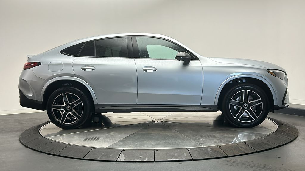 2025 Mercedes-Benz GLC 300 8