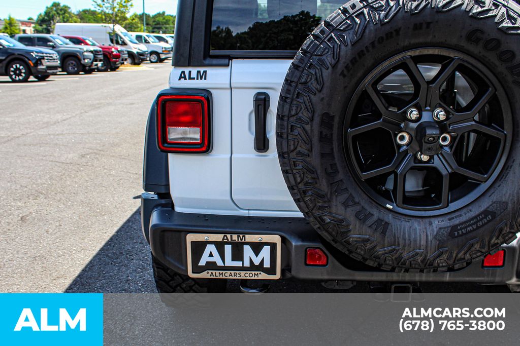 Used 2025 White Jeep Willys image 13