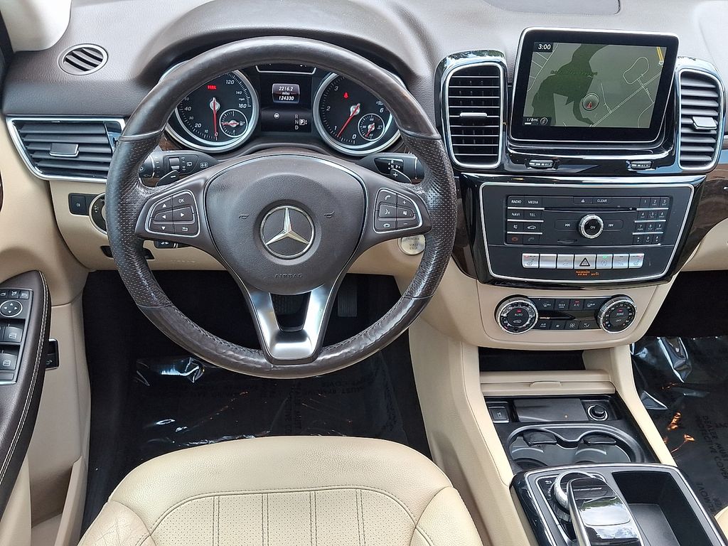 Thumbnail: 2016 Mercedes-Benz GLE - 10