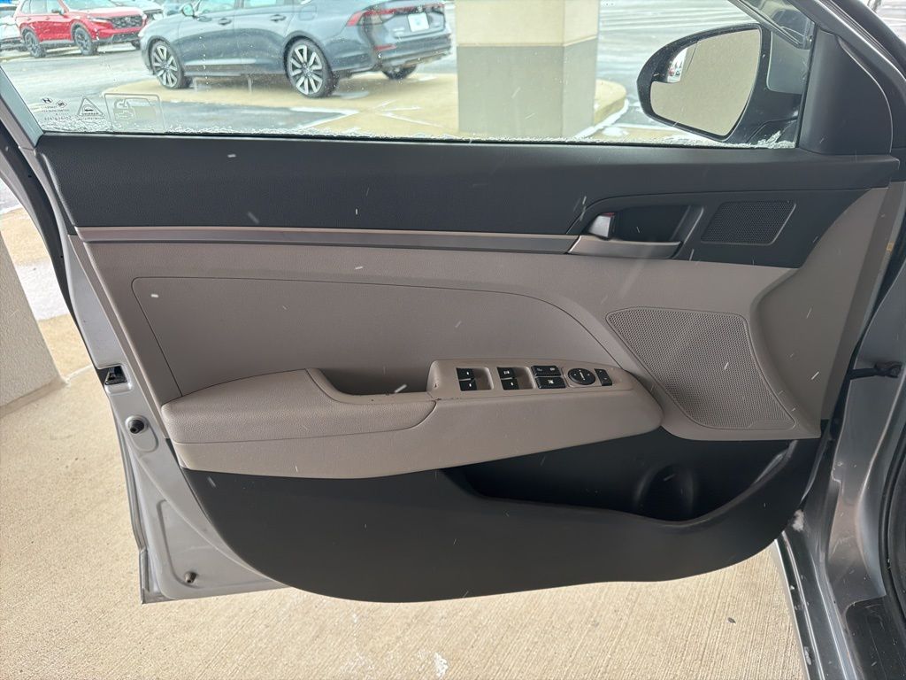 Thumbnail: 2017 Hyundai Elantra - 17