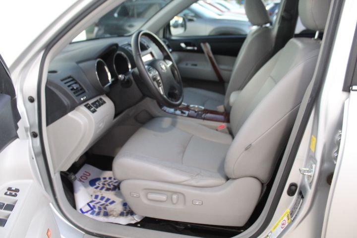 Used Car 2011 Toyota Highlander  Limited For Sale Under $10,000 In Georgetown, Texas