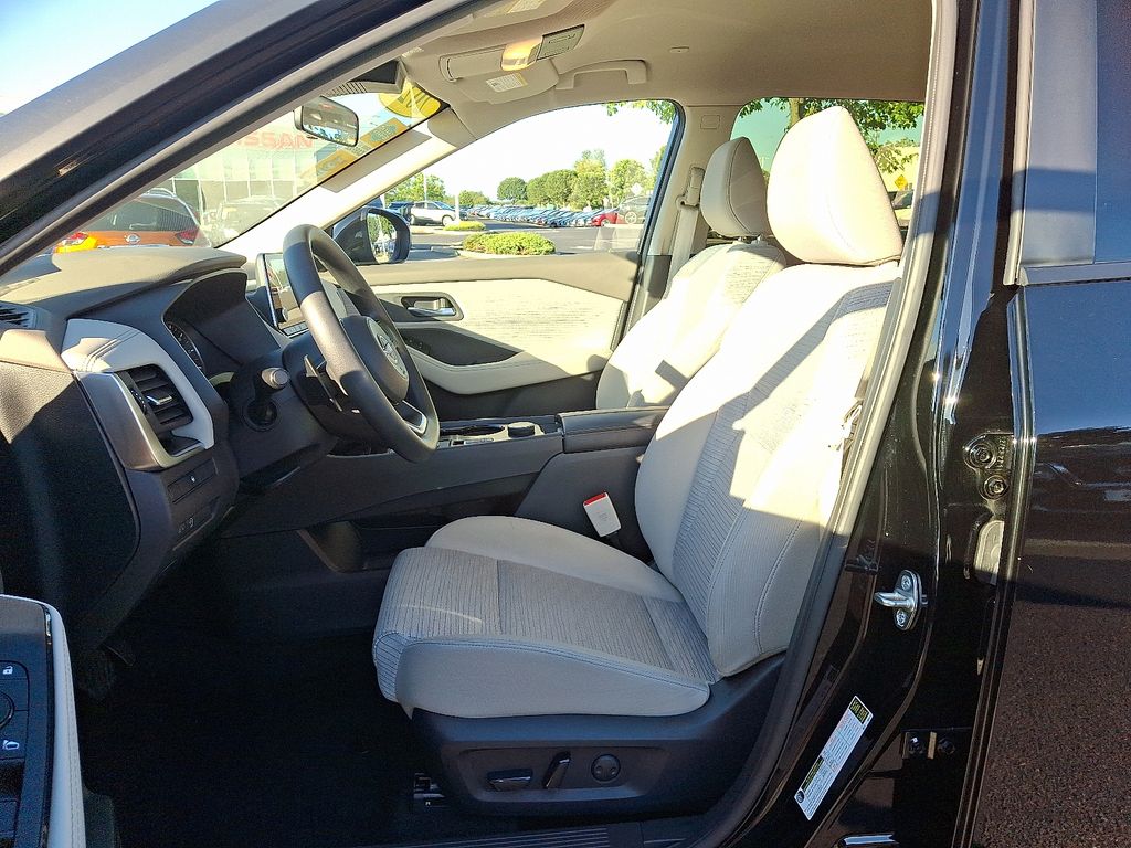 Thumbnail: 2023 Nissan Rogue - 14