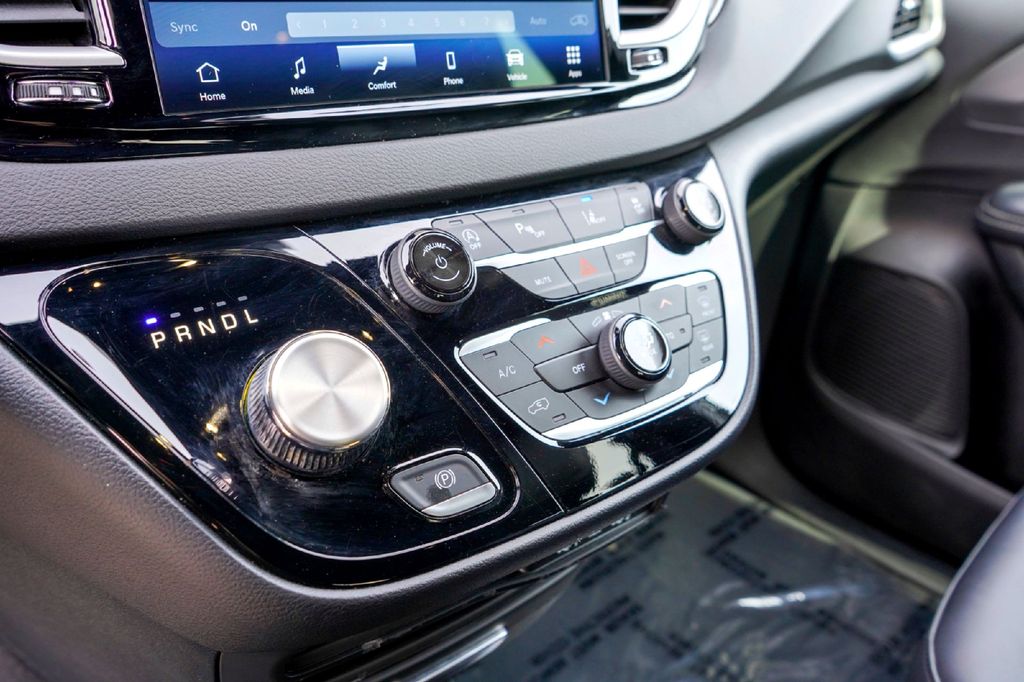 Used Car 2025 Chrysler Pacifica  Select For Sale Under $30,000 In Taylor, Texas