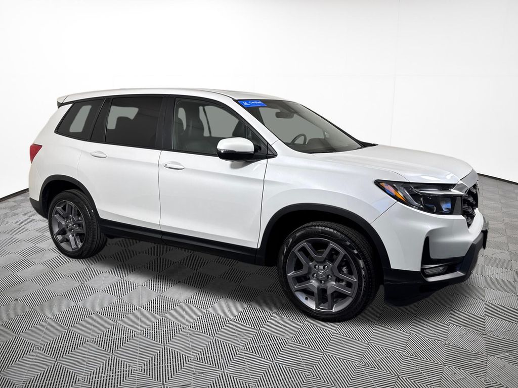 View vehicle photo 5