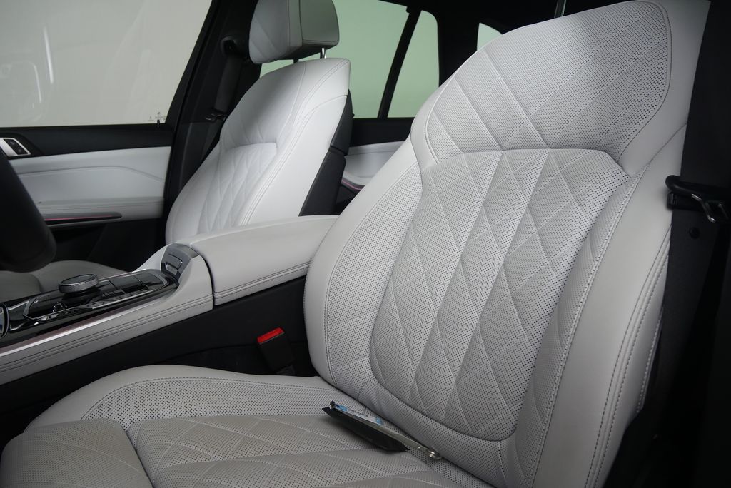 2024 BMW X5 M60i 11