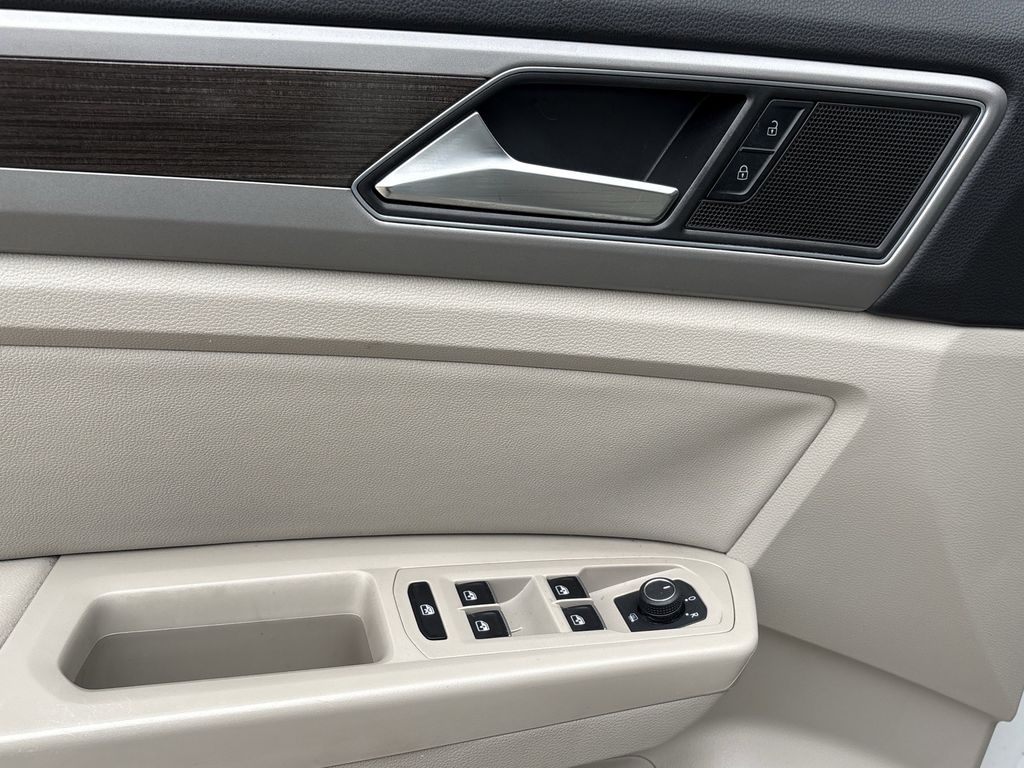 2019 Volkswagen Atlas SEL White at Durrett Motor Company