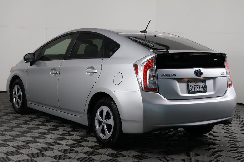 2012 Toyota Prius Three 6