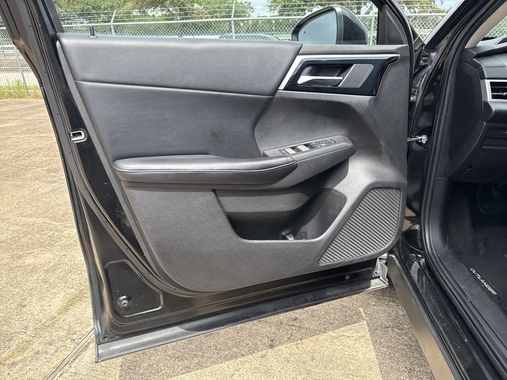 2022 Mitsubishi Outlander SE Black at Emmons Autoplex