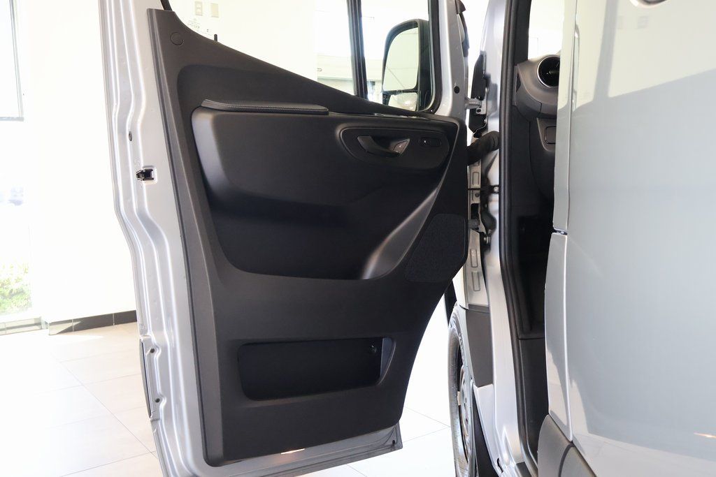 Thumbnail: 2025 Mercedes-Benz Sprinter - 7