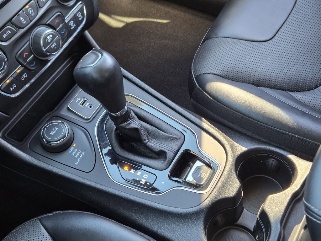 used 2023 Jeep Cherokee car, priced at $21,392