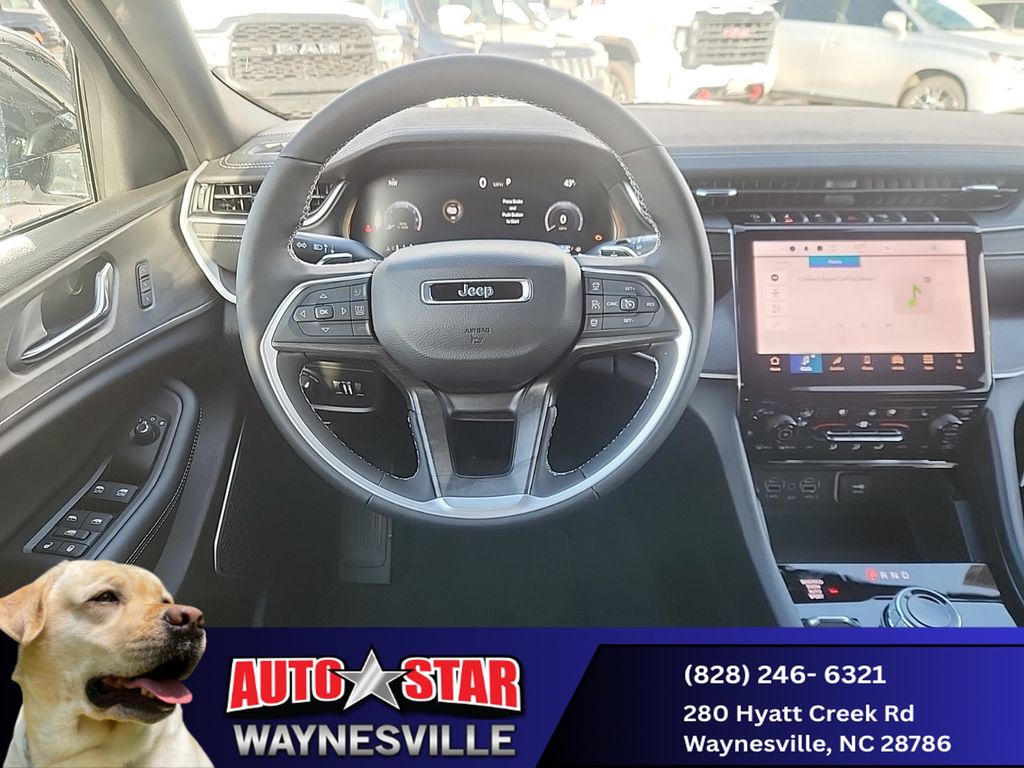 new 2025 Jeep Grand Cherokee car, priced at $47,990