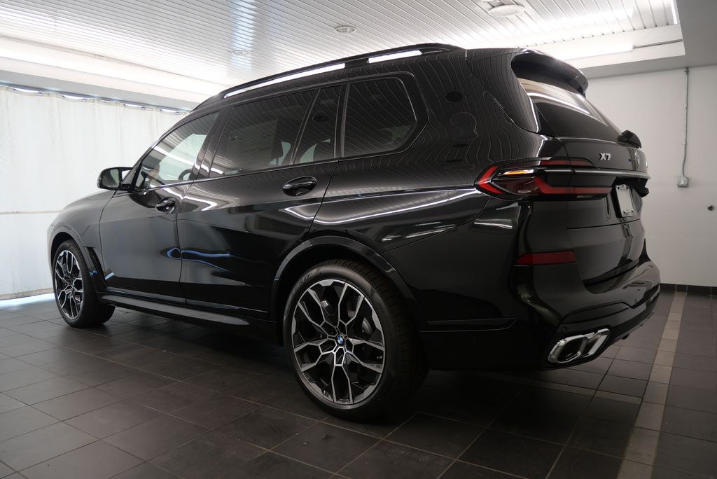 2025 BMW X7 M60i 4