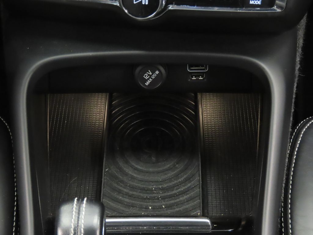 Thumbnail: 2019 Volvo XC40 - 26