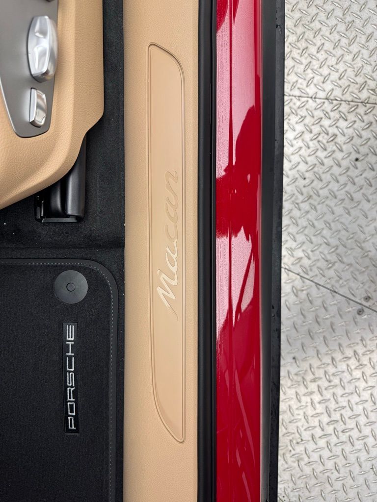 Thumbnail: 2025 Porsche Macan - 22