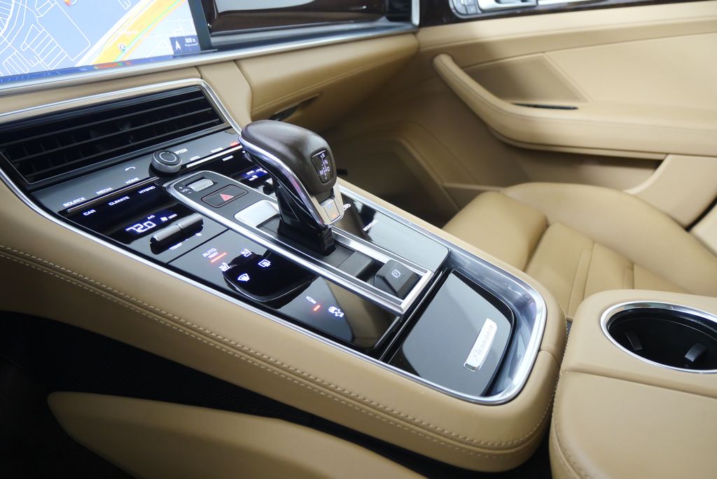 Thumbnail: 2019 Porsche Panamera - 29