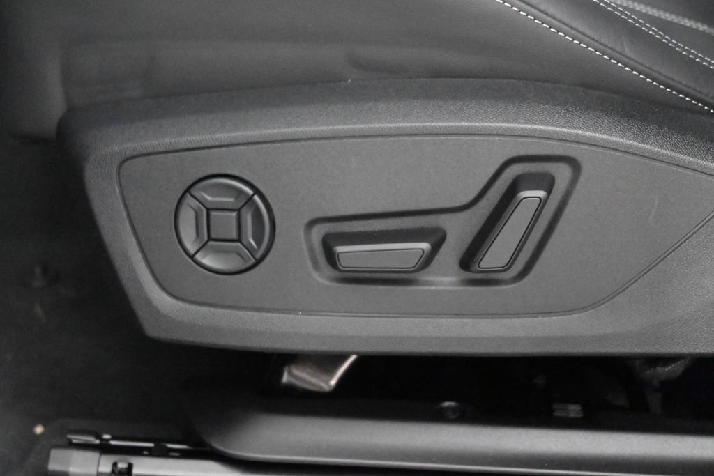 Thumbnail: 2025 Audi Q3 - 25