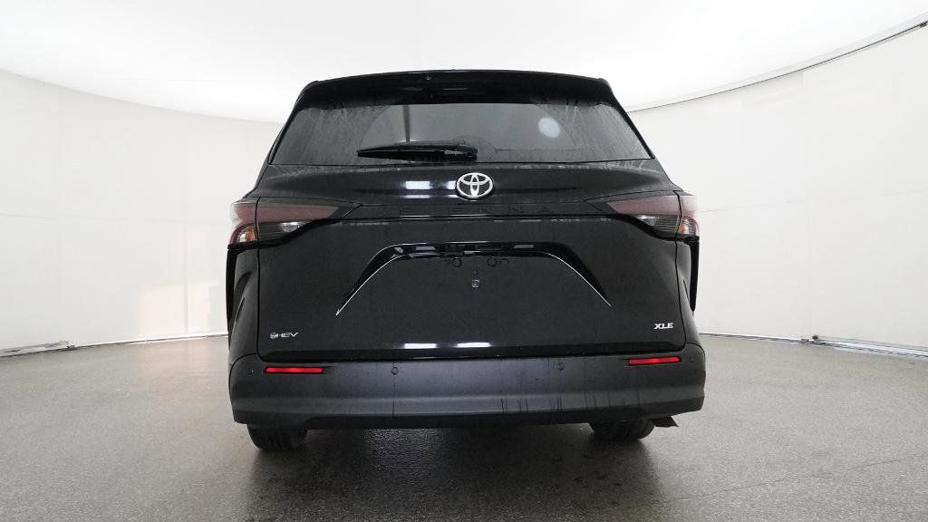Thumbnail: 2026 Toyota Sienna - 10