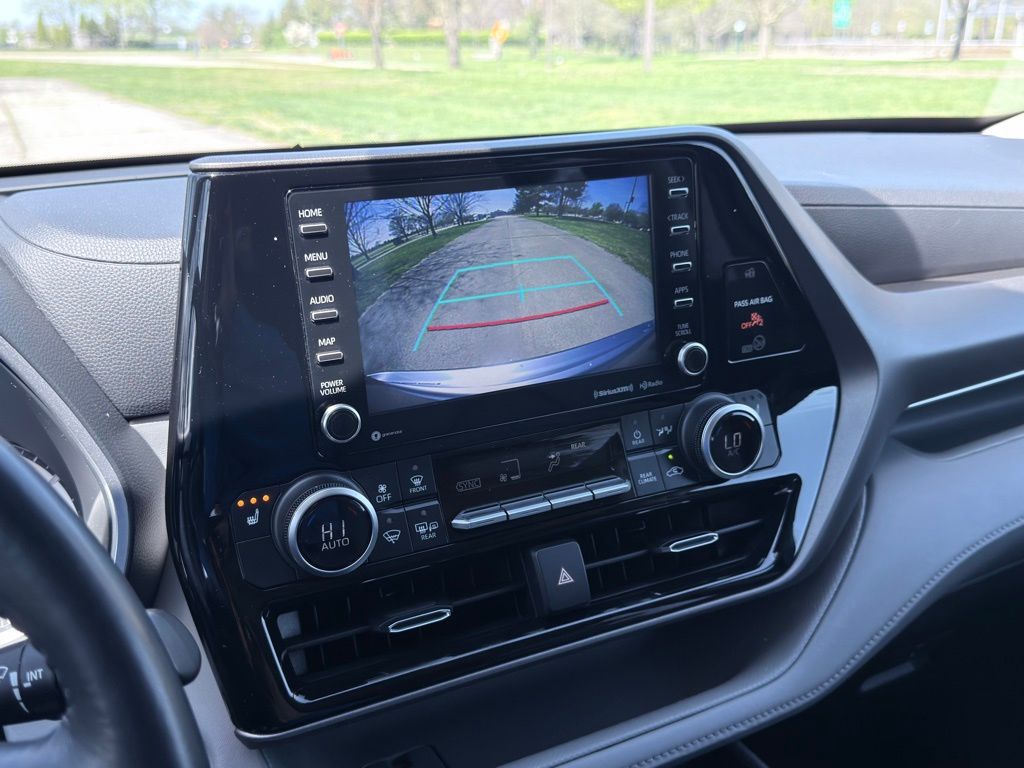 2022 Toyota Highlander XLE - Photo 17