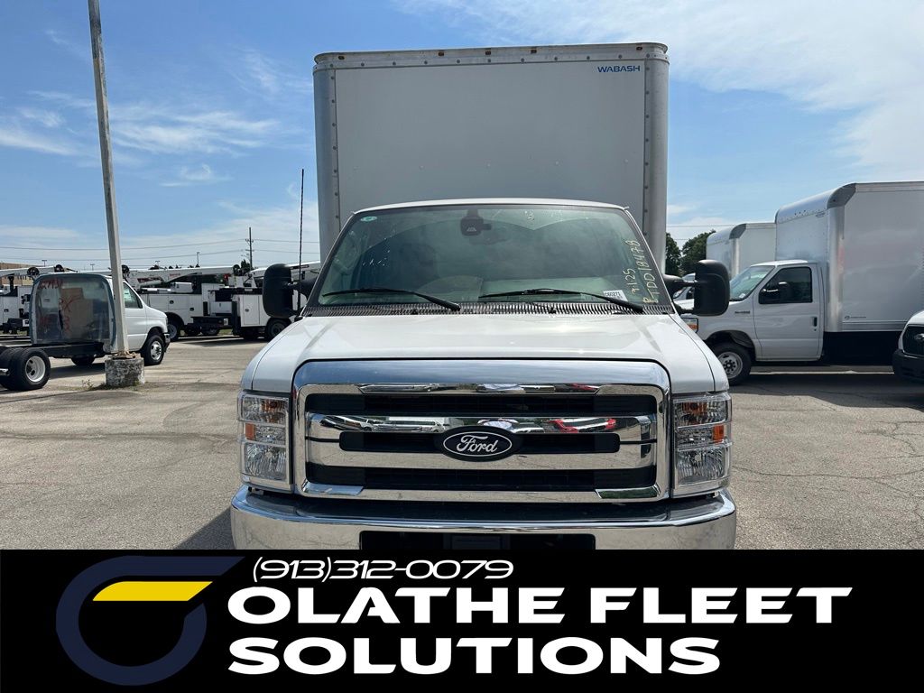 Oxford White 2026 Ford E-Series Chassis Pickup Truck Rear-Wheel Drive 6-Speed Automatic Overdrive