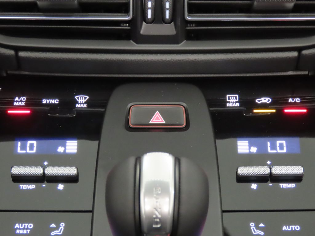 Thumbnail: 2026 Porsche Macan - 25