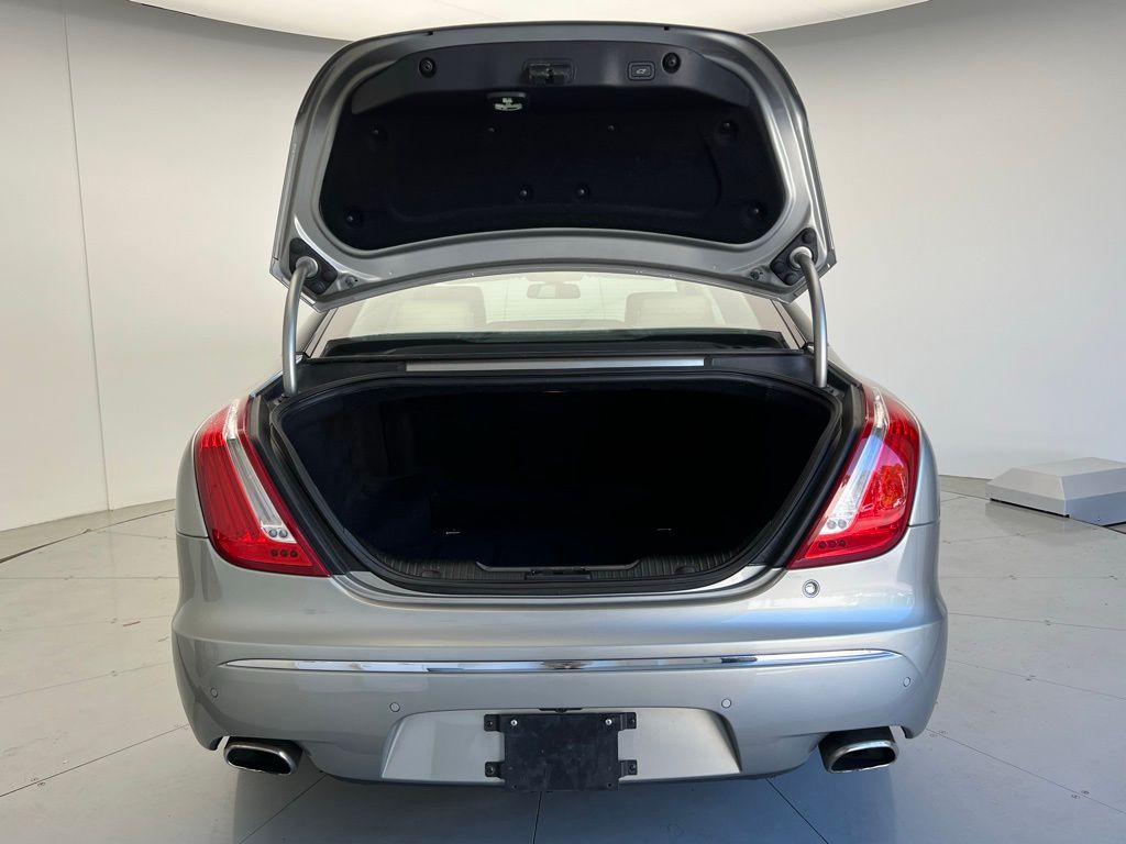 2012 Jaguar XJ Base 5
