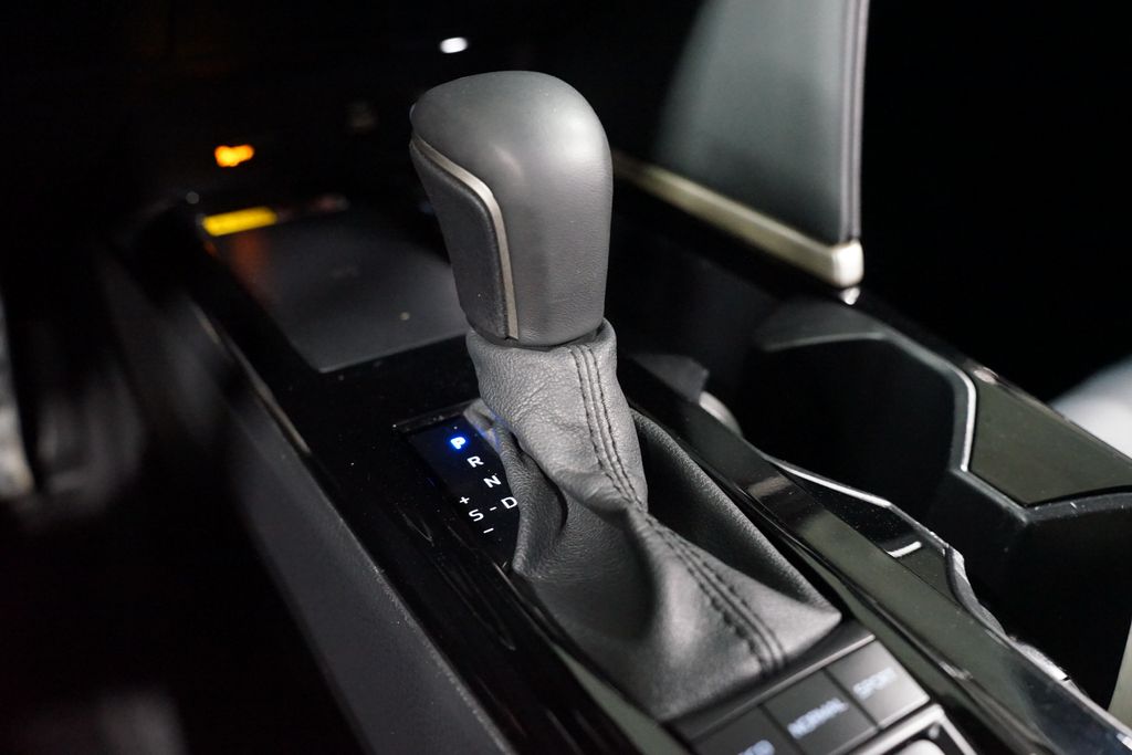 Thumbnail: 2025 Toyota Camry - 22