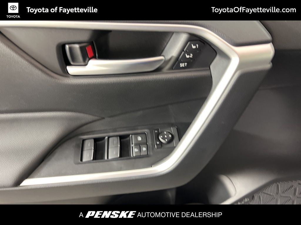 2025 Toyota RAV4 XLE Premium 27