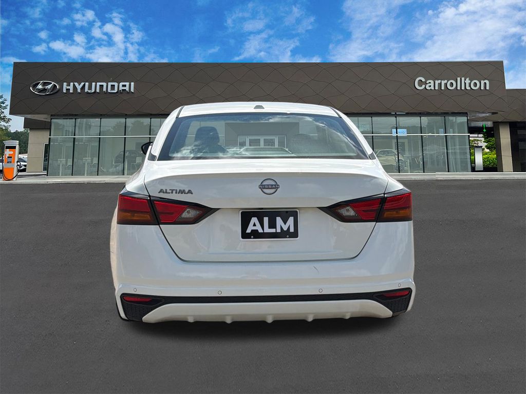 Used 2025 White Nissan 2.5 SV image 6
