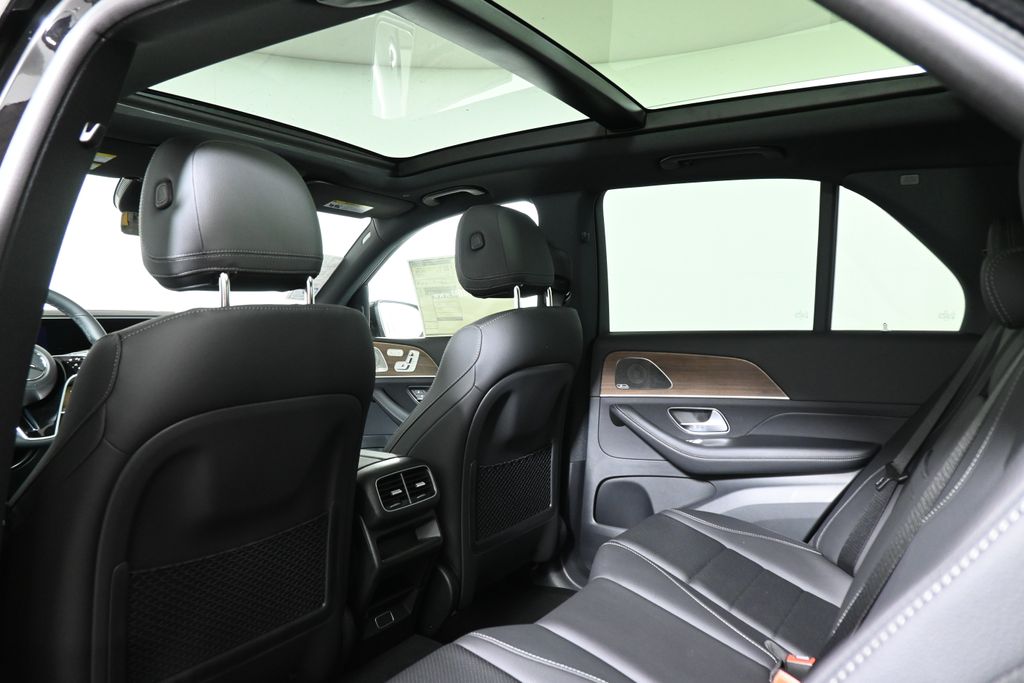 Thumbnail: 2026 Mercedes-Benz GLE - 26