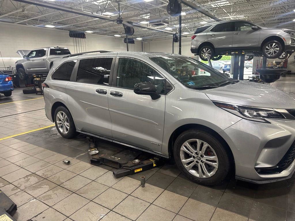  2021 Toyota Sienna XSE 7-Passenger AWD   
