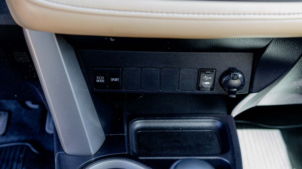 Used 2018 Toyota RAV4 XLE 4D Sport Utility