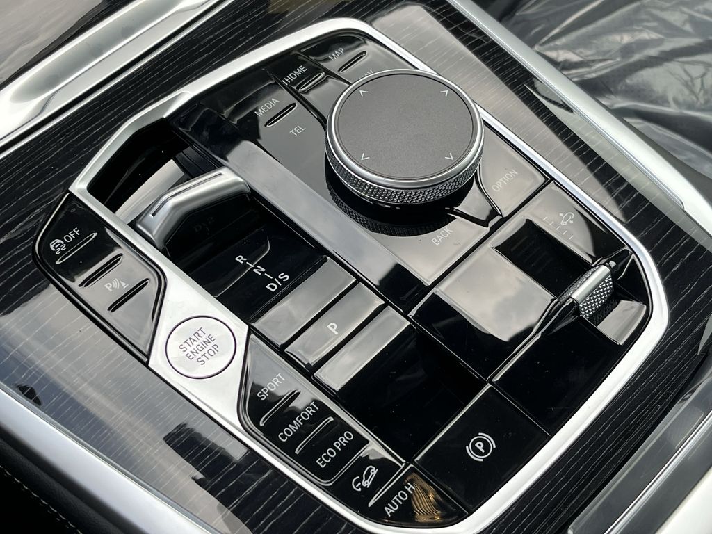 Thumbnail: 2026 BMW X7 - 20