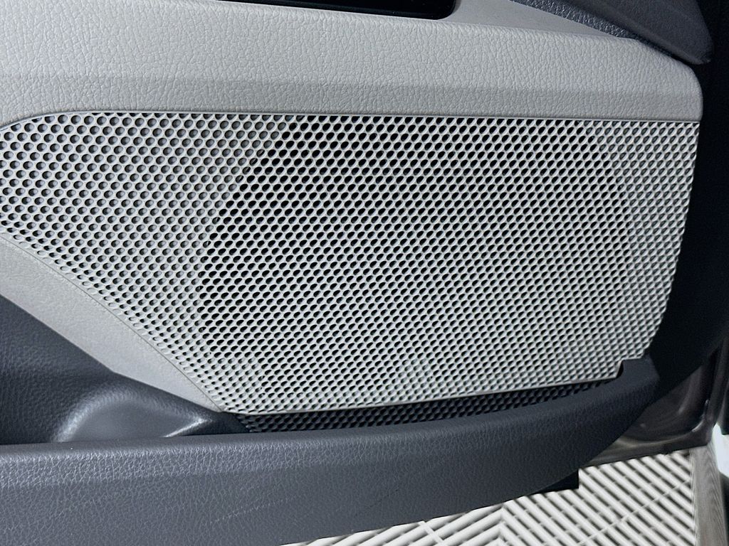 Thumbnail: 2018 Toyota Camry - 18