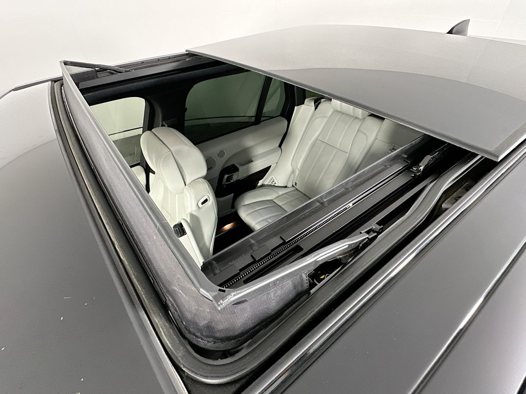 Thumbnail: 2017 Land Rover Range Rover - 22