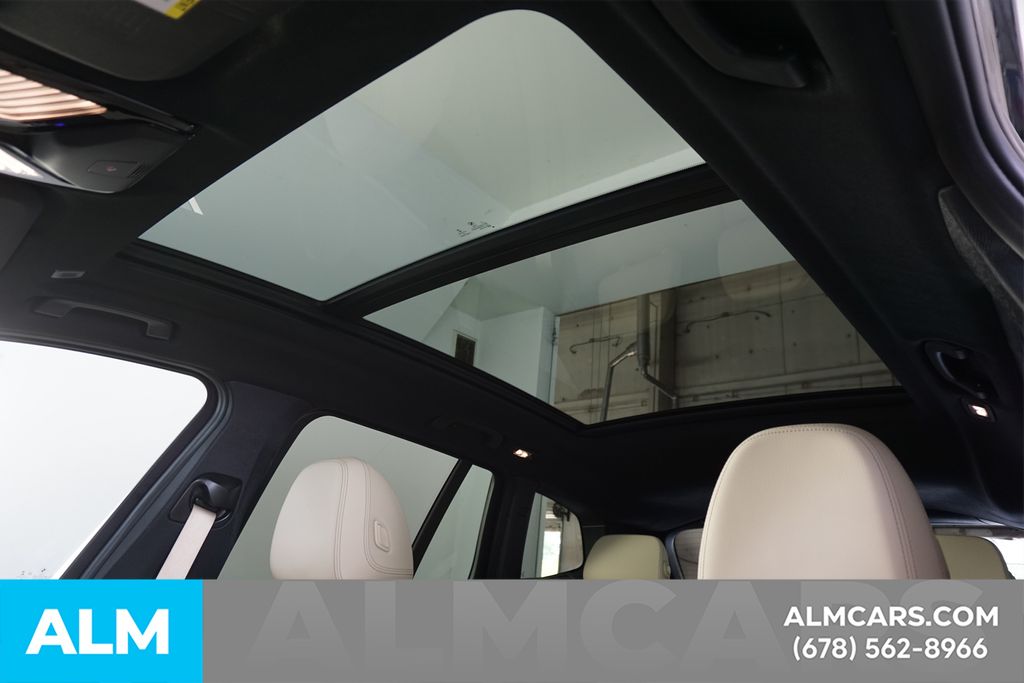 Used 2022 Black BMW sDrive30i image 22