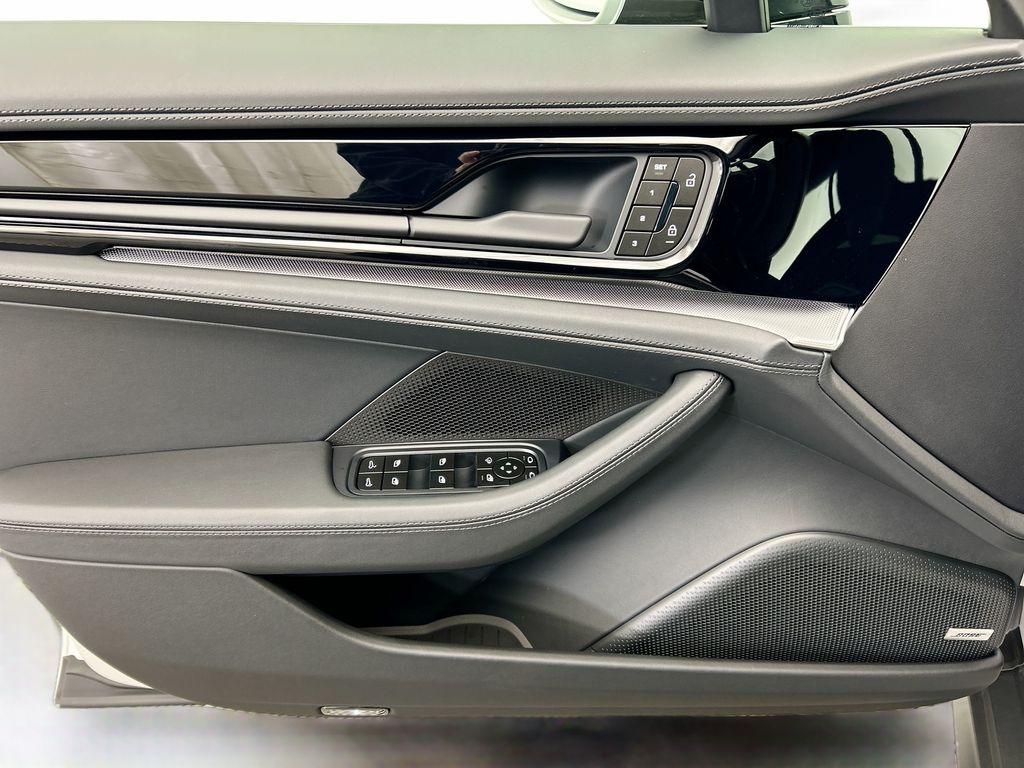 Thumbnail: 2026 Porsche Panamera - 25