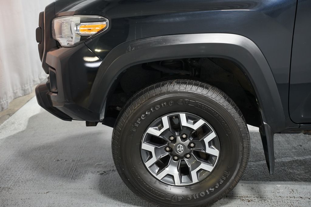 Thumbnail: 2019 Toyota Tacoma - 5