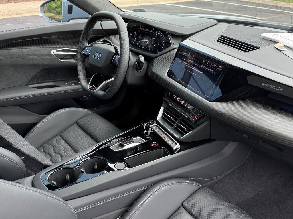 Thumbnail: 2025 Audi e-tron GT - 14