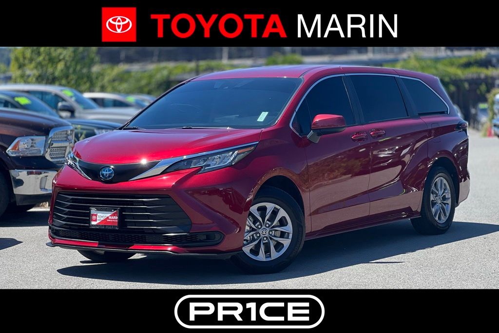 2023 Toyota Sienna LE 8-Passenger Hybrid FWD's photo