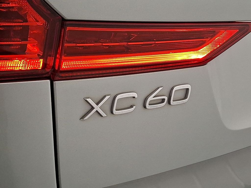 Thumbnail: 2018 Volvo XC60 - 30